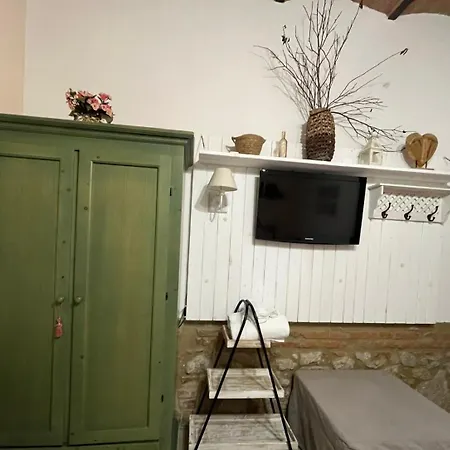 Farm stay Podere Montecorno *